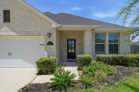 Exterior - 8303 Divot Trce, Fulshear, TX 77441 photo 2 of 5
