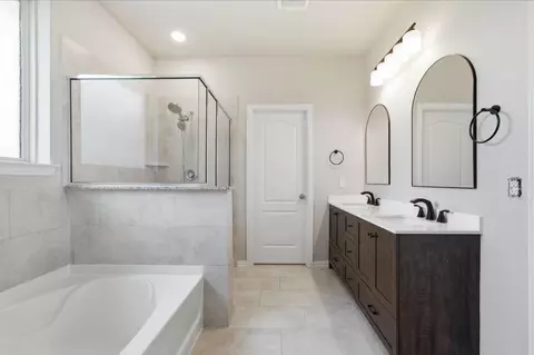 Bath - 8303 Divot Trce, Fulshear, TX 77441 photo 1 of 3
