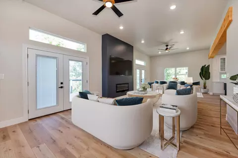 153 Bending Oaks Ln, Livingston, TX 77351