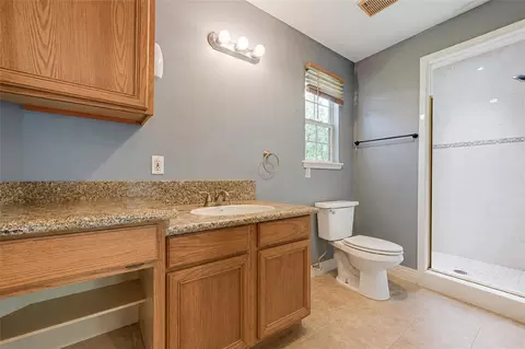 Bath - 709 Queens Rd, Pasadena, TX 77502 photo 3 of 3