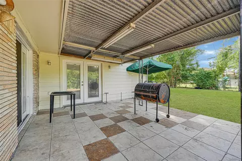 Exterior - 709 Queens Rd, Pasadena, TX 77502 photo 4 of 5