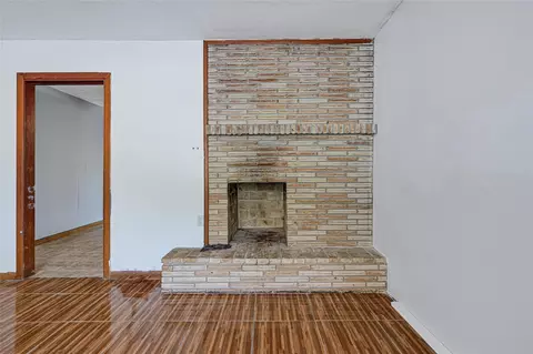Living - 709 Queens Rd, Pasadena, TX 77502 photo 1 of 4