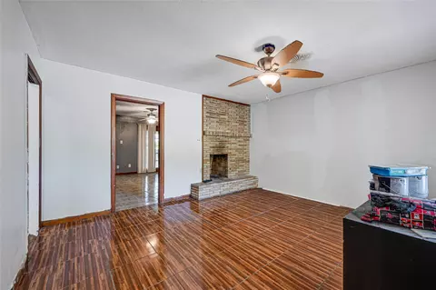 Living - 709 Queens Rd, Pasadena, TX 77502 photo 4 of 4