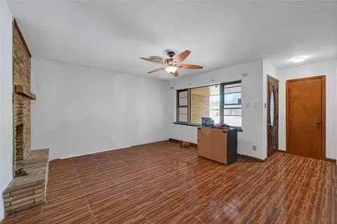 Living - 709 Queens Rd, Pasadena, TX 77502 photo 3 of 4