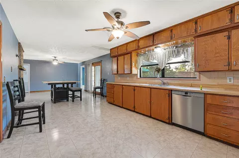 Kitchen - 709 Queens Rd, Pasadena, TX 77502 photo 1 of 2