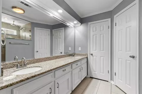 Bath - 25010 Kingsdown Dr, Spring, TX 77389 photo 2 of 5