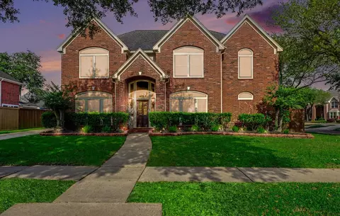 2515 Masters Dr, League City, TX 77573