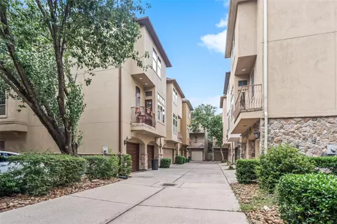 562 Bomar St, Houston, TX 77006