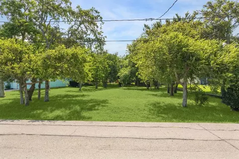00 2nd St, San Leon, TX 77539