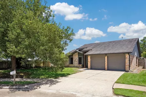 8714 Parkcrest Forest Dr, Houston, TX 77088