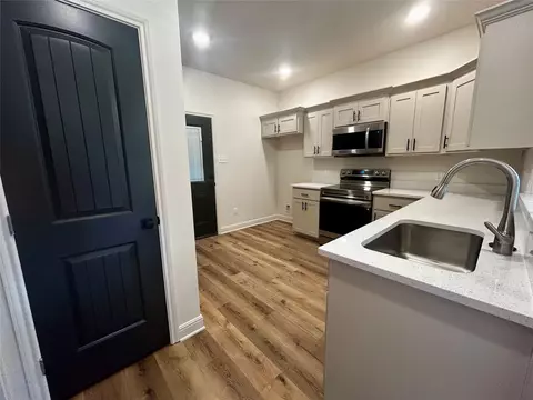 Entry Way - 201 E Fleming, Longview, TX 75604 photo 1 of 2