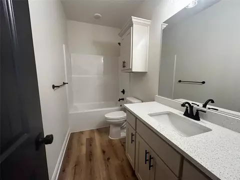 Bath - 201 E Fleming, Longview, TX 75604 photo 3 of 3