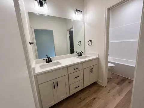 Bath - 201 E Fleming, Longview, TX 75604 photo 1 of 3