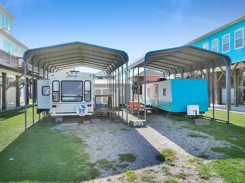 865 Sea Spray Dr, Crystal Beach, TX 77650
