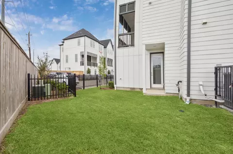 1004 Golden Nectar Ln, Houston, TX 77008