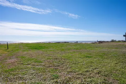 975 Marjorie, Gilchrist, TX 77617