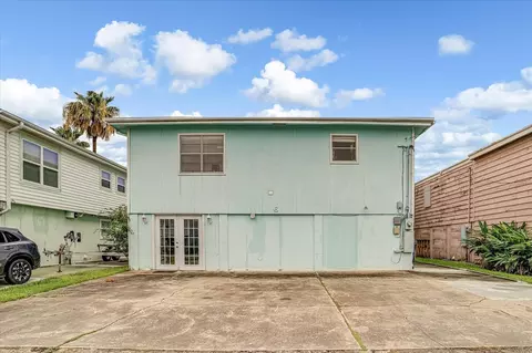 6 Dolphin St, Bayou Vista, TX 77563