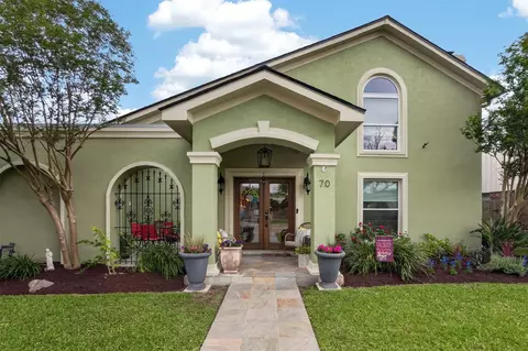 70 Colony Park Cir, Galveston, TX 77551