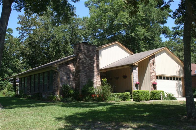 150 Thunderbird Dr, Conroe, TX 77304 photo 1