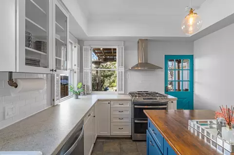 943 Pecore St, Houston, TX 77009