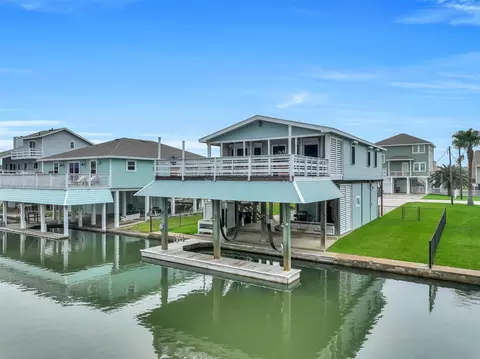 21725 Deaf P Smith Dr, Galveston, TX 77554