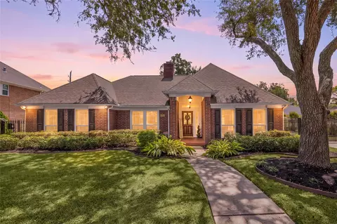 4503 Heatherwilde St, Sugar Land, TX 77479