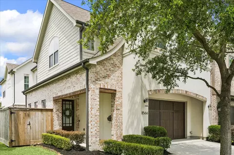 8566 Forum Dr, Houston, TX 77055
