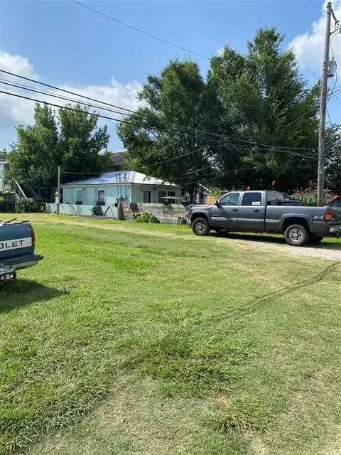 119 3rd St, Dickinson, TX 77539