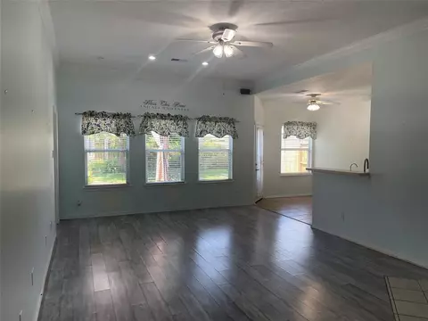 32126 Decker Oaks Dr, Pinehurst, TX 77362 photo 1