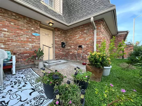7004 Williams Dr, Galveston, TX 77551