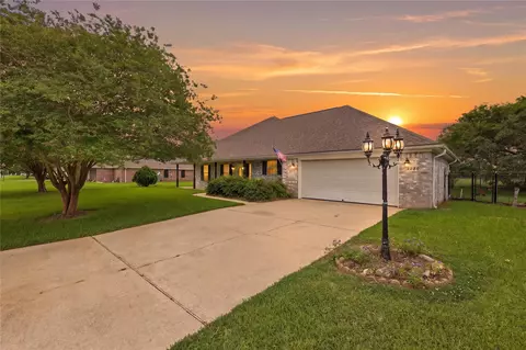 8565 Sunflower Ln, Beaumont, TX 77705