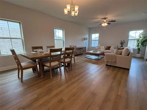 4405 W Bayou Maison Cir, Dickinson, TX 77539