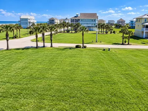 4115 Royal Tern Ln, Galveston, TX 77554