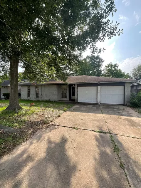 11710 Chadbrook Ln, Houston, TX 77099