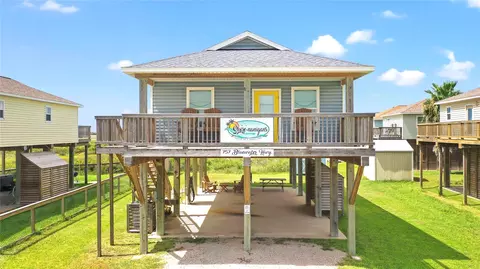 757 Bluewater Hwy, Surfside Beach, TX 77541