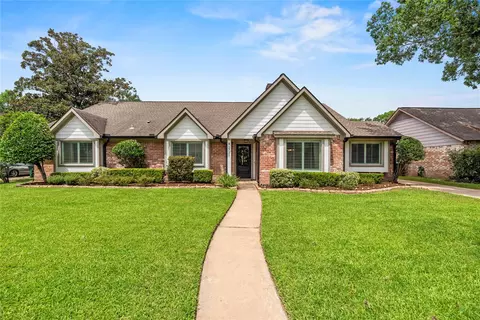 2731 Durban Dr, Houston, TX 77043