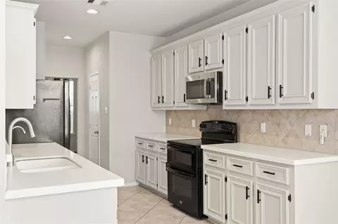 9611 Oxford Grove Dr, Houston, TX 77095