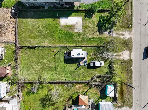 635 16th St, San Leon, TX 77539