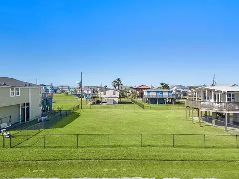 4208 Hardin Dr, Galveston, TX 77554