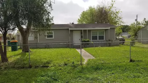 721 Eleanor St, La Marque, TX 77568