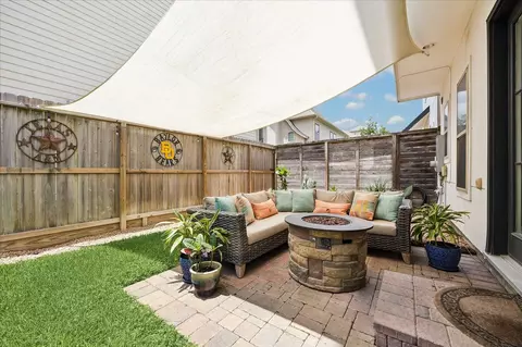 2703 Arabelle Grv, Houston, TX 77007