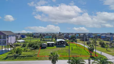 913 O Neil Rd, Crystal Beach, TX 77650