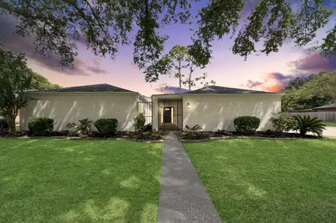 2302 Quail Valley East Dr, Missouri City, TX 77459