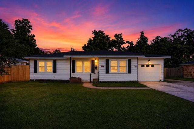 310 Nasturtium St, Lake Jackson, TX 77566