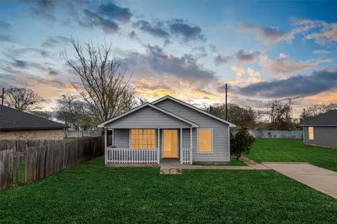 330 3rd St, Hempstead, TX 77445
