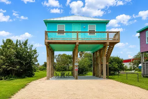 1021 N Sage Rd, Crystal Beach, TX 77650