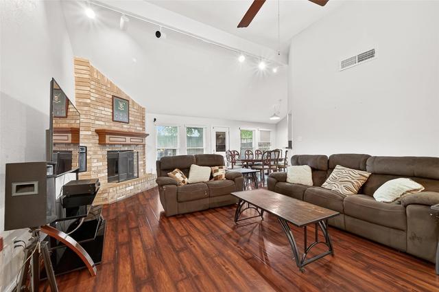 15343 Meadow Village Dr, Houston, TX 77095
