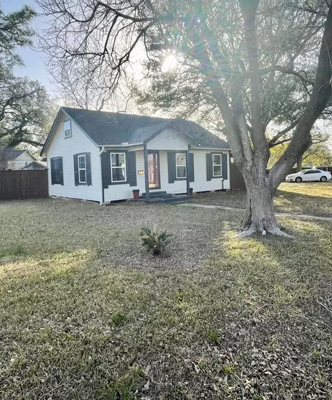 5220 E Parkway Dr, Beaumont, TX 77705