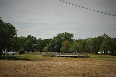 5815 Commerce St, Wallis, TX 77485 photo 3