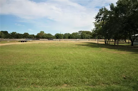 5815 Commerce St, Wallis, TX 77485 photo 2